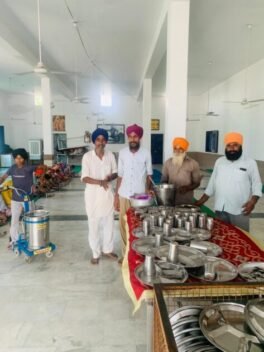 ਲੰਗਰ ਦੀ ਸੇਵਾ ਕੀਤੀ