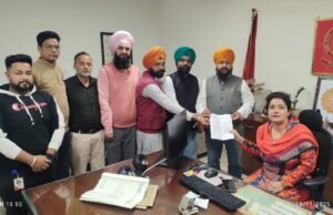 ਗਿੱਦੜਬਾਹਾ ਵਿਖੇ ਪੱਤਰਕਾਰ ‘ਤੇ ਹੋਏ ਹਮਲੇ ਦੇ ਵਿਰੋਧ ‘ਚ ਫਤਿਹਗੜ੍ਹ ਸਾਹਿਬ ਦੇ ਪੱਤਰਕਾਰ ਨੇ ਡੀਸੀ ਨੂੰ ਗਵਰਨਰ ਦੇ ਨਾਮ ਮੰਗ ਪੱਤਰ ਸੌਂਪਿਆ